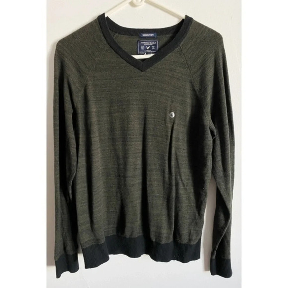 AE • Men’s Olive Green Wool V Neck Sweater - Picture 1 of 4
